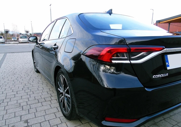 Toyota Corolla cena 76700 przebieg: 83000, rok produkcji 2019 z Chełmża małe 301